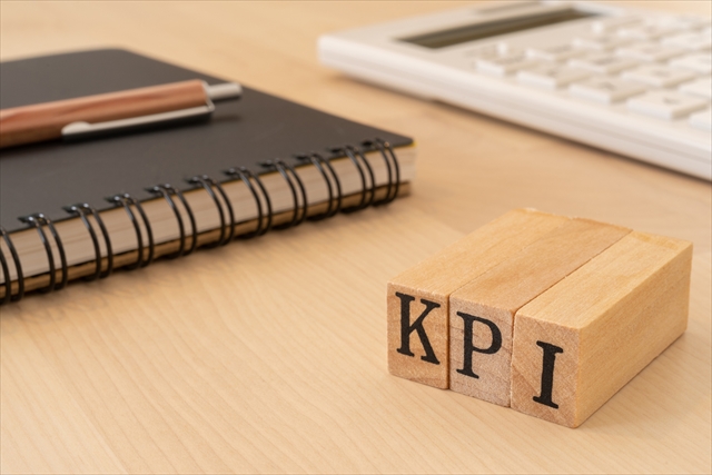 KPIとは？手順や質を高めるポイントなどを徹底解説！の見出し画像